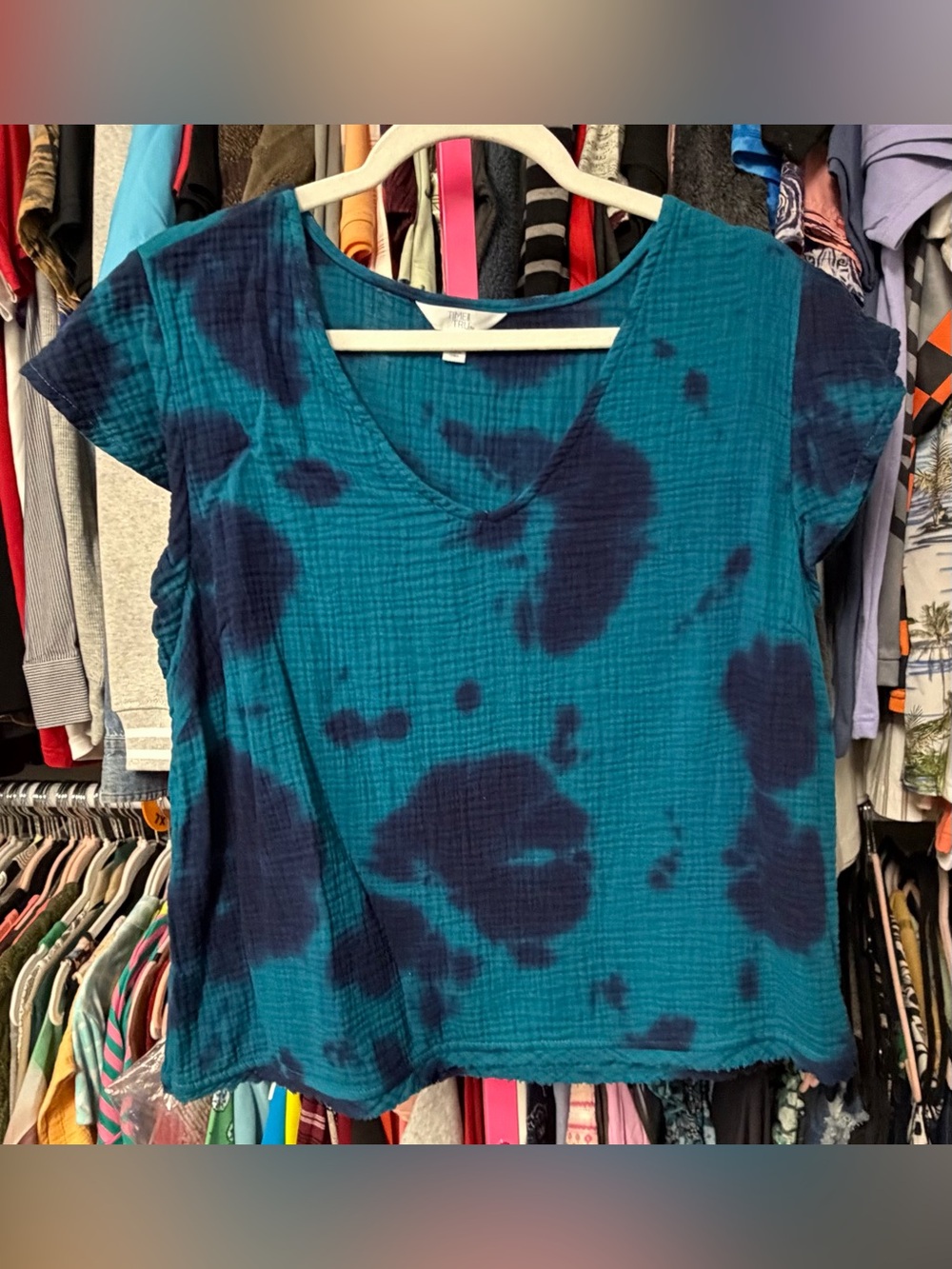 Time n Tru women’s size large V-neck pintucked cap sleeve shirt teal Tie Dye New